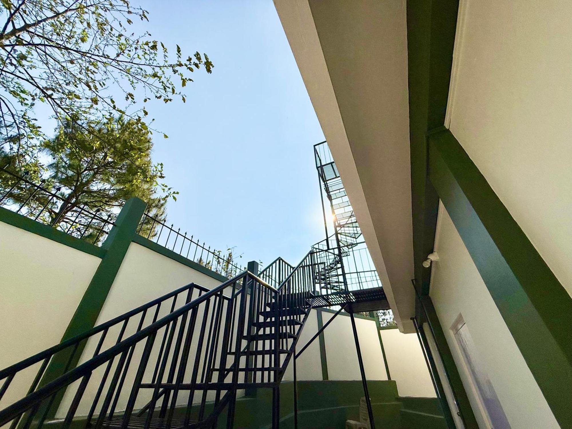 Yepplo Holiday Home - Complimentary Breakfast - 24 Hrs Caretaker & Power Backup Shillong Kültér fotó